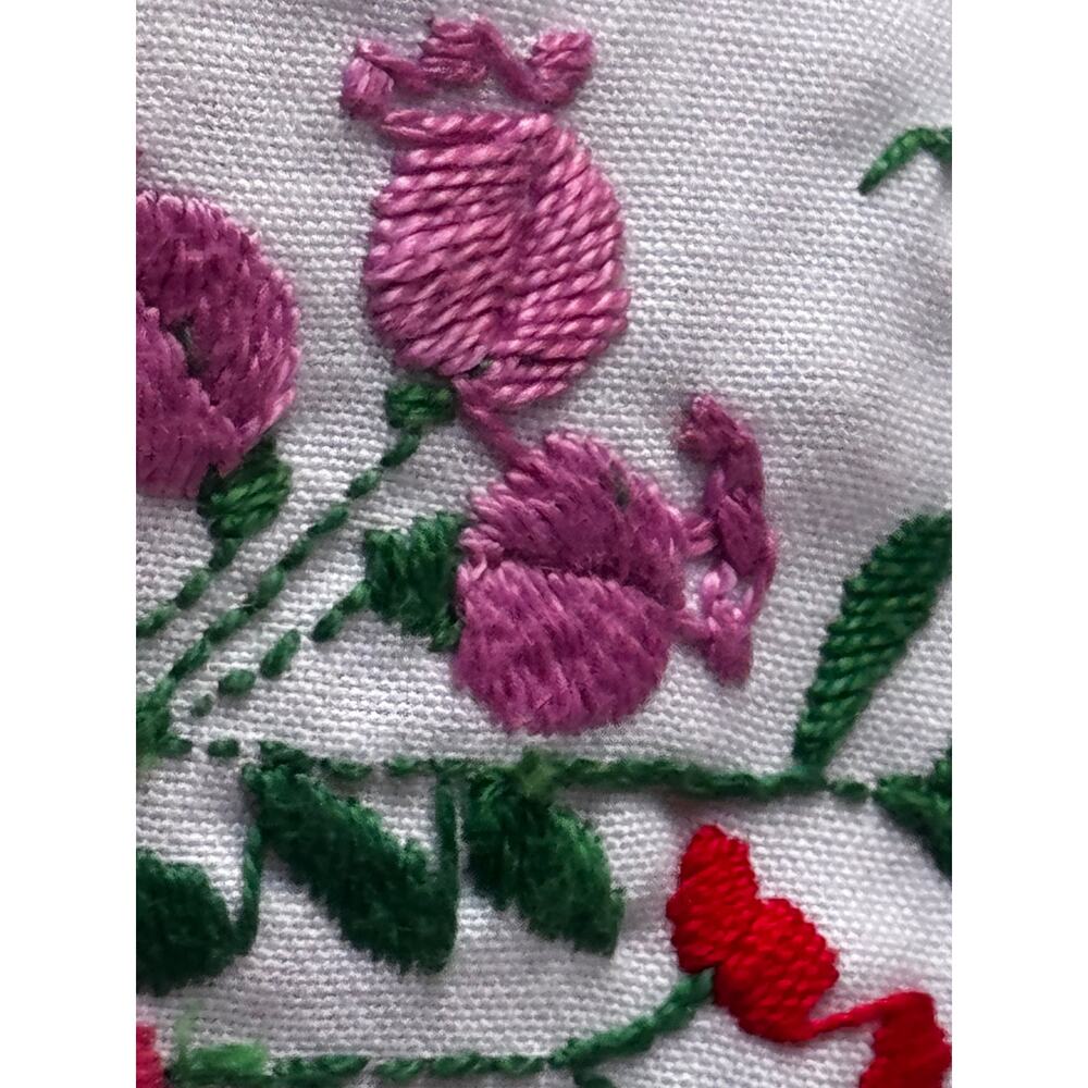 Vtg Hungarian Kalocsa Style Embroidered Tablecloth 45" Square Floral 1970s - Picture 6 of 9